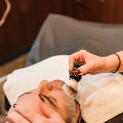 Roosters Men's Grooming Center