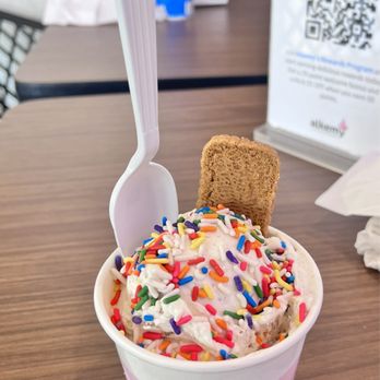 Alkemy - Vanilla bean with Bischoff and sprinkles - Ice Cream & Frozen Yogurt Near Me - Huntington, New York Alkemy - Vanilla bean with Bischoff and sprinkles - Ice Cream & Frozen Yogurt Near Me - Huntington, New York