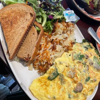 Carnegie Diner - Powerhouse Omelet: Grilled chicken, spinach, mushroom, mozzarella cheese - Sandwiches Near Me - New York, New York