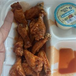 Saks Wing Shak