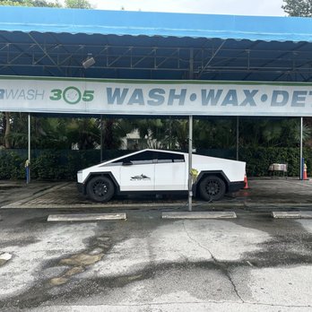 CarWash 305 - Covered hand wash area - Car Wash Near Me - Miami, Florida