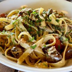 Martini's - Chicken and Mushroom Fetticine