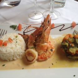 Le Beija Flor - The 26 euro sea food dish, only 2 shrimps and 2 very small scallops.