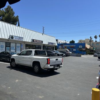 Nat's Early Bite Coffee Shop - Parking - Diners Near Me - Sherman Oaks, California