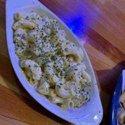 The Corner Pub - Mac n cheese