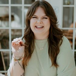 Everyday Beaut - Nail, creative and witty Queen: Kailee Hollis, our incredible Luminary nail artist!