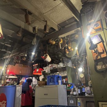 Charlie Vergos' Rendezvous - Decor. - Barbeque Near Me - Memphis, Tennessee