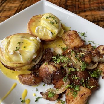 Logan's - Eggs Benedict - American Near Me - Roslyn, Washington