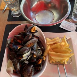 A Contre Courant - Mussels in white wine