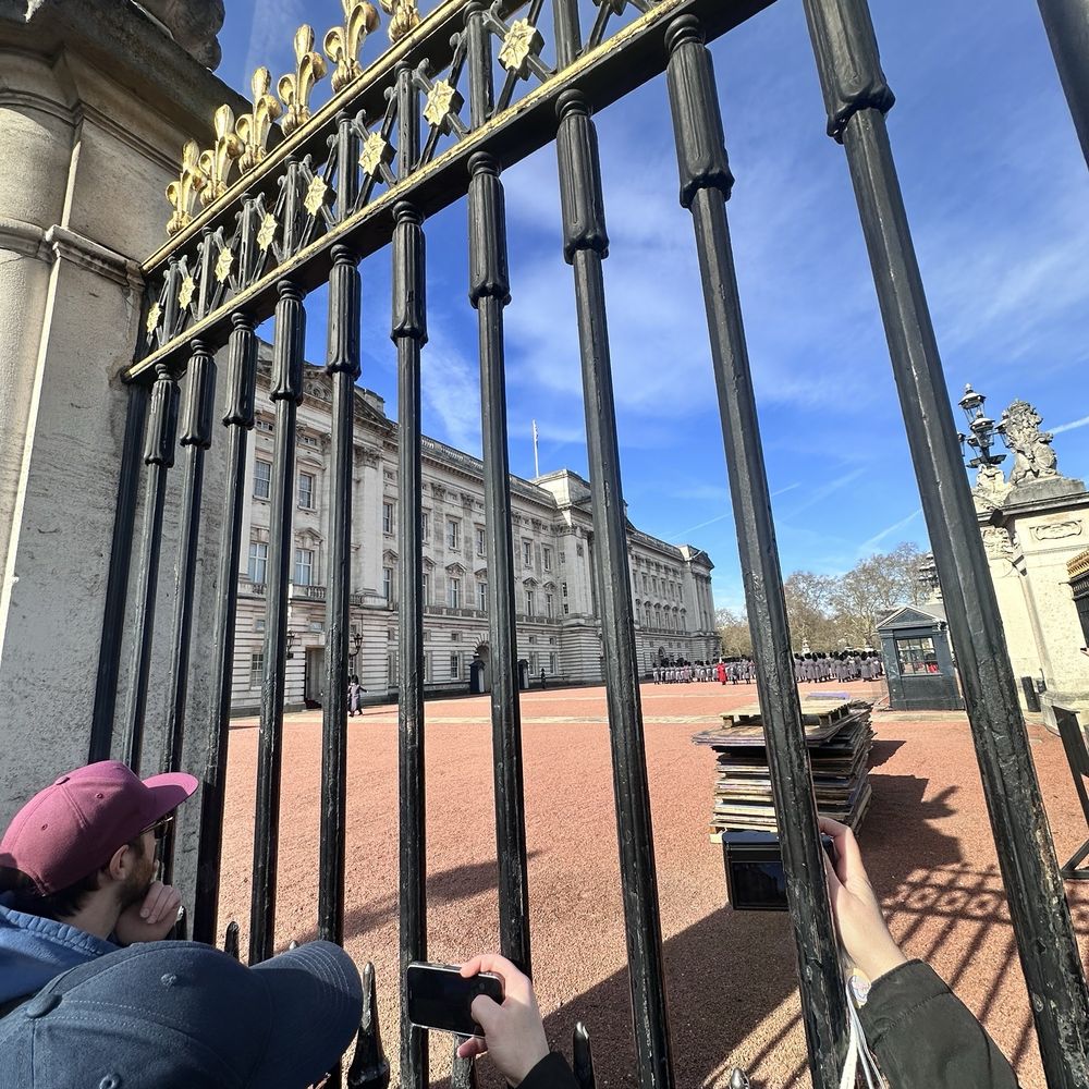 Buckingham Palace - Landmarks & Historical Buildings Near Me - London, XGL