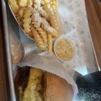 Shake Shack Santa Monica - Burgers Near Me - Santa Monica, California