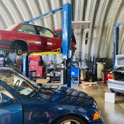 Hawaii Vintage Workshop - Their garage.