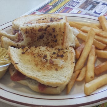 William Floyd Diner - Cornbeef sandwhich with fries - Diners Near Me - Shirley, New York