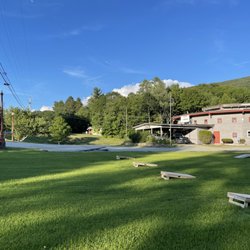 The Roundhouse Bar & Grill