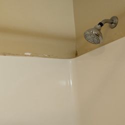 Econo Lodge Inn & Suites - Moldy area.
