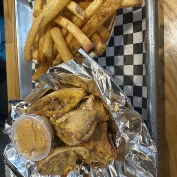 Burger IM - Cheeseburger Eggroll Combo - Desserts Near Me - Baton Rouge, Louisiana Burger IM - Cheeseburger Eggroll Combo - Desserts Near Me - Baton Rouge, Louisiana