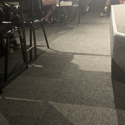 Zoom in on the old azz table and chairs.