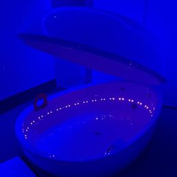 Float pod with orange lights Float pod with orange lights