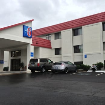 Motel 6 - This is the *WEST* Motel 6. - Hotels Near Me - Tigard, Oregon Motel 6 - This is the *WEST* Motel 6. - Hotels Near Me - Tigard, Oregon