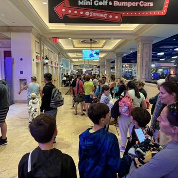 Island Waterpark - Line to get in at 12:15 on a Monday. Maybe area schools were closed. - Water Parks Near Me - Atlantic City, New Jersey Island Waterpark - Line to get in at 12:15 on a Monday. Maybe area schools were closed. - Water Parks Near Me - Atlantic City, New Jersey