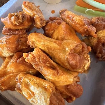 The Local Sports Grill - Hot wings - Sports Bars Near Me - Glendale, Arizona The Local Sports Grill - Hot wings - Sports Bars Near Me - Glendale, Arizona