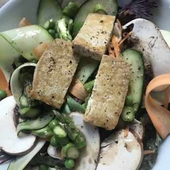 Mama's Cafe - raw salad with tofu - Breakfast & Brunch Near Me - Barcelona, B Mama's Cafe - raw salad with tofu - Breakfast & Brunch Near Me - Barcelona, B