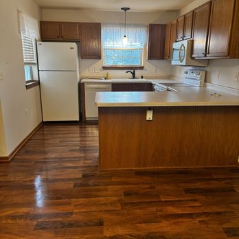 Bright & Right Cleaning - Home Cleaning Near Me - Cudahy, Wisconsin Bright & Right Cleaning - Home Cleaning Near Me - Cudahy, Wisconsin