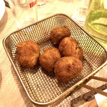 Ni Subo Ni Bajo - Jamon and cheese fritter - Tapas Bars Near Me - Madrid, M Ni Subo Ni Bajo - Jamon and cheese fritter - Tapas Bars Near Me - Madrid, M