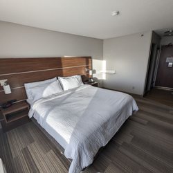 Holiday Inn Express & Suites Burlington