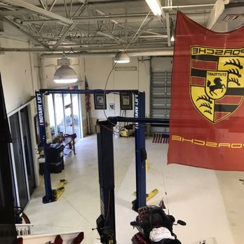 Autosport Motors - View from the customers' waiting area - Auto Repair Near Me - Lake Park, Florida Autosport Motors - View from the customers' waiting area - Auto Repair Near Me - Lake Park, Florida