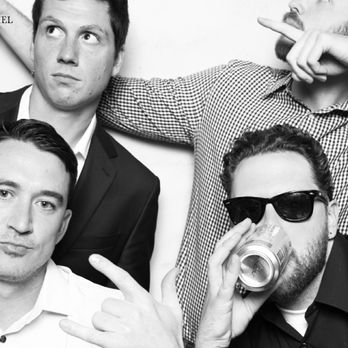 Dashoots Photobooth - Glam BOOTH with Dashoots PHotobooth - Photo Booth Rentals Near Me - Bend, Oregon