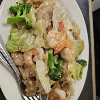TL Noodle House - Combination chow fun - Vietnamese Near Me - Stockton, California