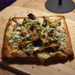 Taste Food & Wine - Chicken shawarma flatbread
