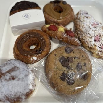 Paris Baguette - Our haul! Triple Chocolate Chip Cookie, Coffee Croissant Donut, Chocolate Croissant, etc. - Coffee & Tea Near Me - Las Vegas, Nevada Paris Baguette - Our haul! Triple Chocolate Chip Cookie, Coffee Croissant Donut, Chocolate Croissant, etc. - Coffee & Tea Near Me - Las Vegas, Nevada