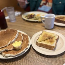 Dave's Family Restaurant - 3 Pancakes Toast