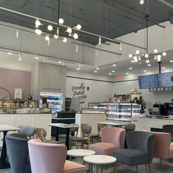 Tous Les Jours - inside seating - Bakeries Near Me - Pittsburgh, Pennsylvania