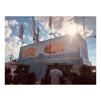 Peachey's Baking - a crowd of people at a food truck - Food Trucks Near Me - Sarasota, Florida