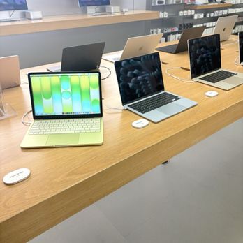 Apple Kahala - MacBook Neo section - Computers Near Me - Honolulu, Hawaii