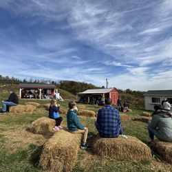 Hollin Farms - Seating area to enjoy snacks