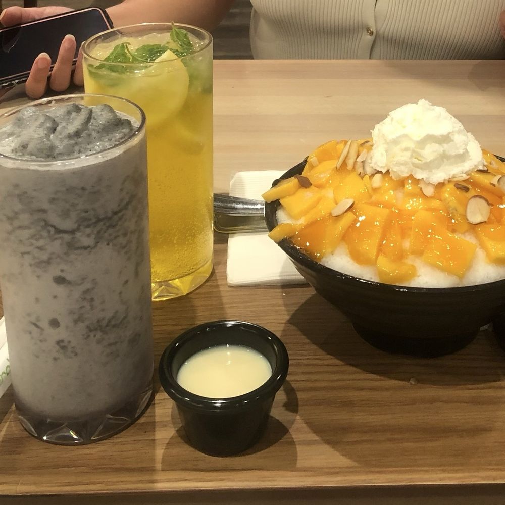 Jejubing Dessert Cafe - Desserts Near Me - Honolulu, Hawaii