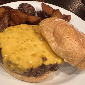 Turners - 1/2 LB Turner Buger Burger w/Crispy Potato Wedges ($3 uncharge) - New American Near Me - Leesburg, Florida