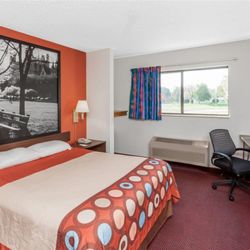 Super 8 by Wyndham Washington/Peoria Area - Guest room
