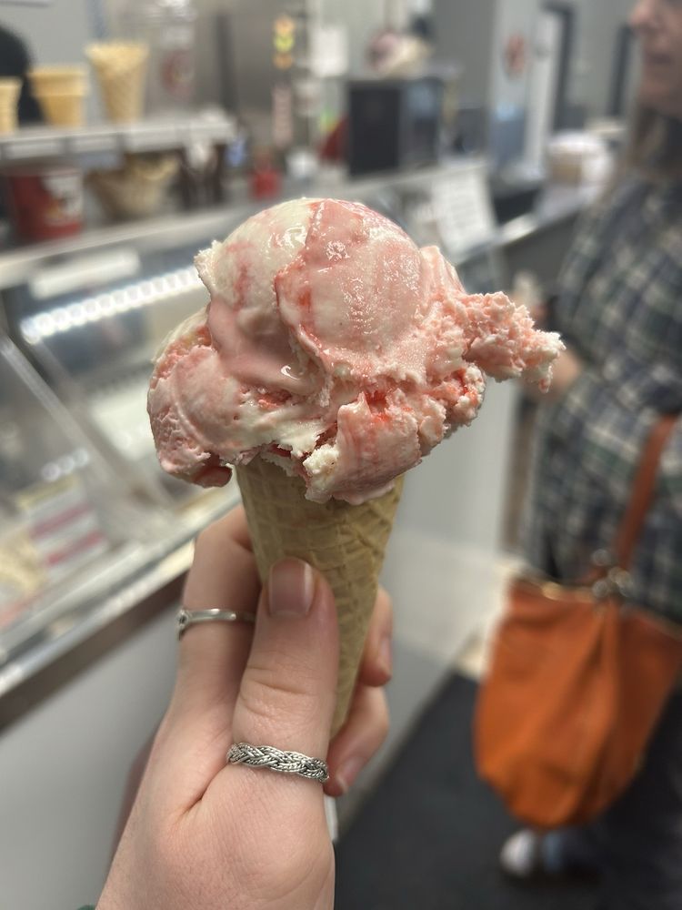 REED’S DAIRY AMMON Updated September 2024 10 Photos & 18 Reviews 2523 E Sunnyside Rd