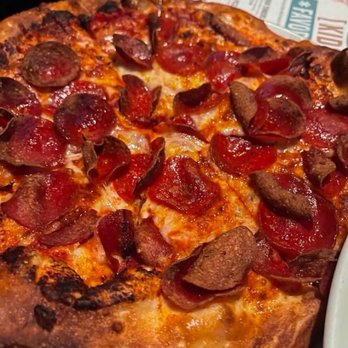 Yard House - Pepperoni Pizza - New American Near Me - Orlando, Florida