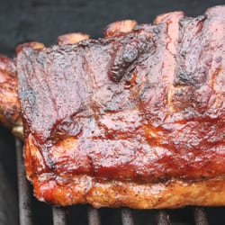 Ernie's Smokehouse - Ribs ready to eat!