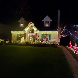 Photo of East Sacramento's Fab 40s Christmas Lights - Sacramento, CA, United States