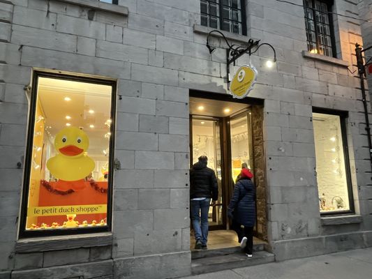 Rue St-Paul Ouest by null