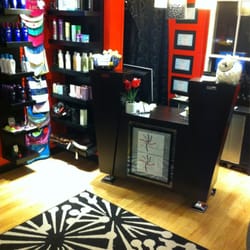 Mood Swings Salon - Front desk.