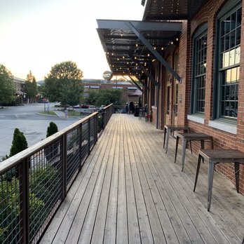 Edley's Bar-B-Que - Outside seating - Barbeque Near Me - Chattanooga, Tennessee Edley's Bar-B-Que - Outside seating - Barbeque Near Me - Chattanooga, Tennessee