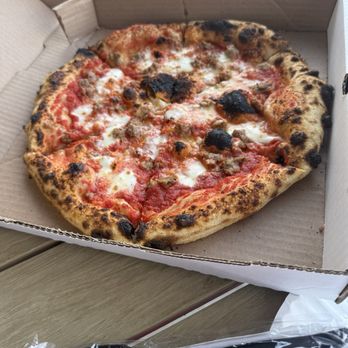 Poppy Pies - Neapolitan sausage pizza - Pizza Near Me - Jackson, Mississippi Poppy Pies - Neapolitan sausage pizza - Pizza Near Me - Jackson, Mississippi